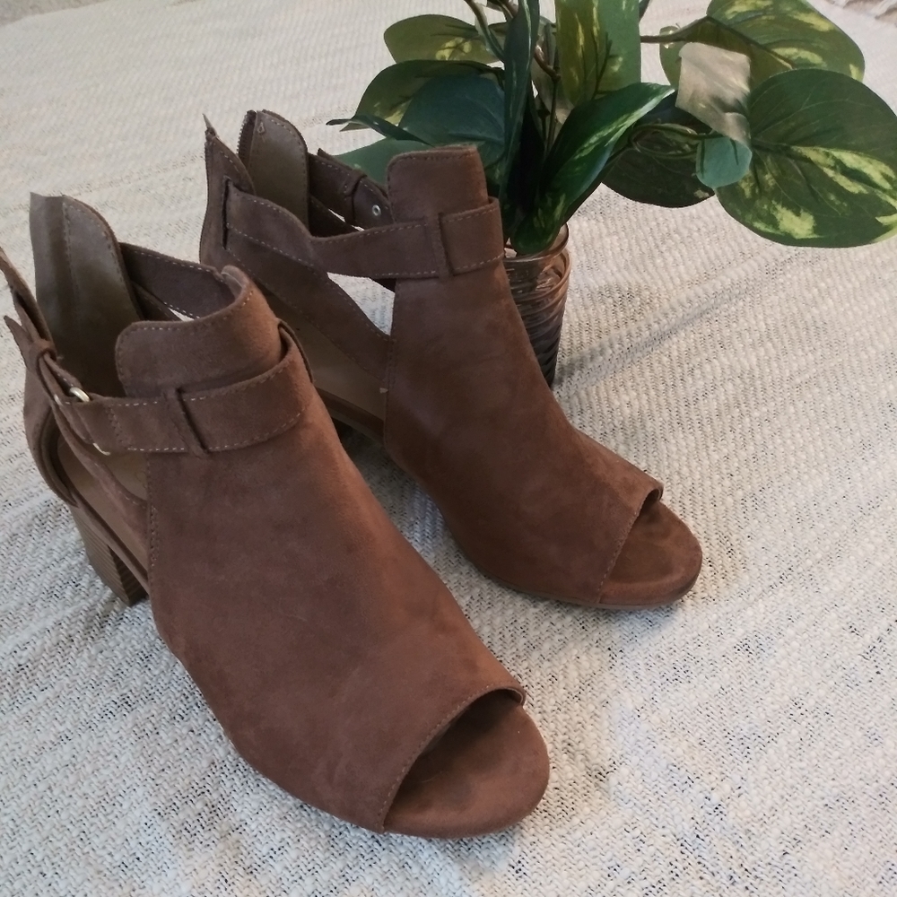 Size 9 open toe heels